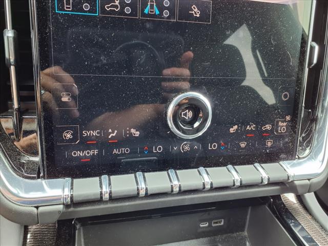 2025 GMC Yukon Elevation