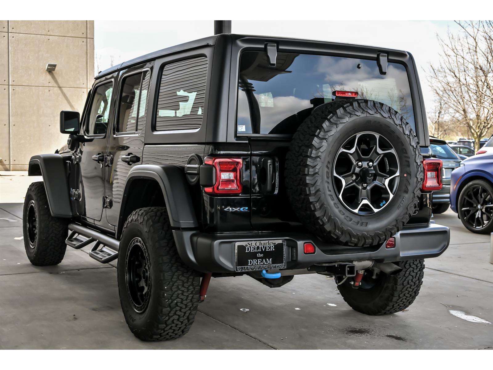 View vehicle photo 6