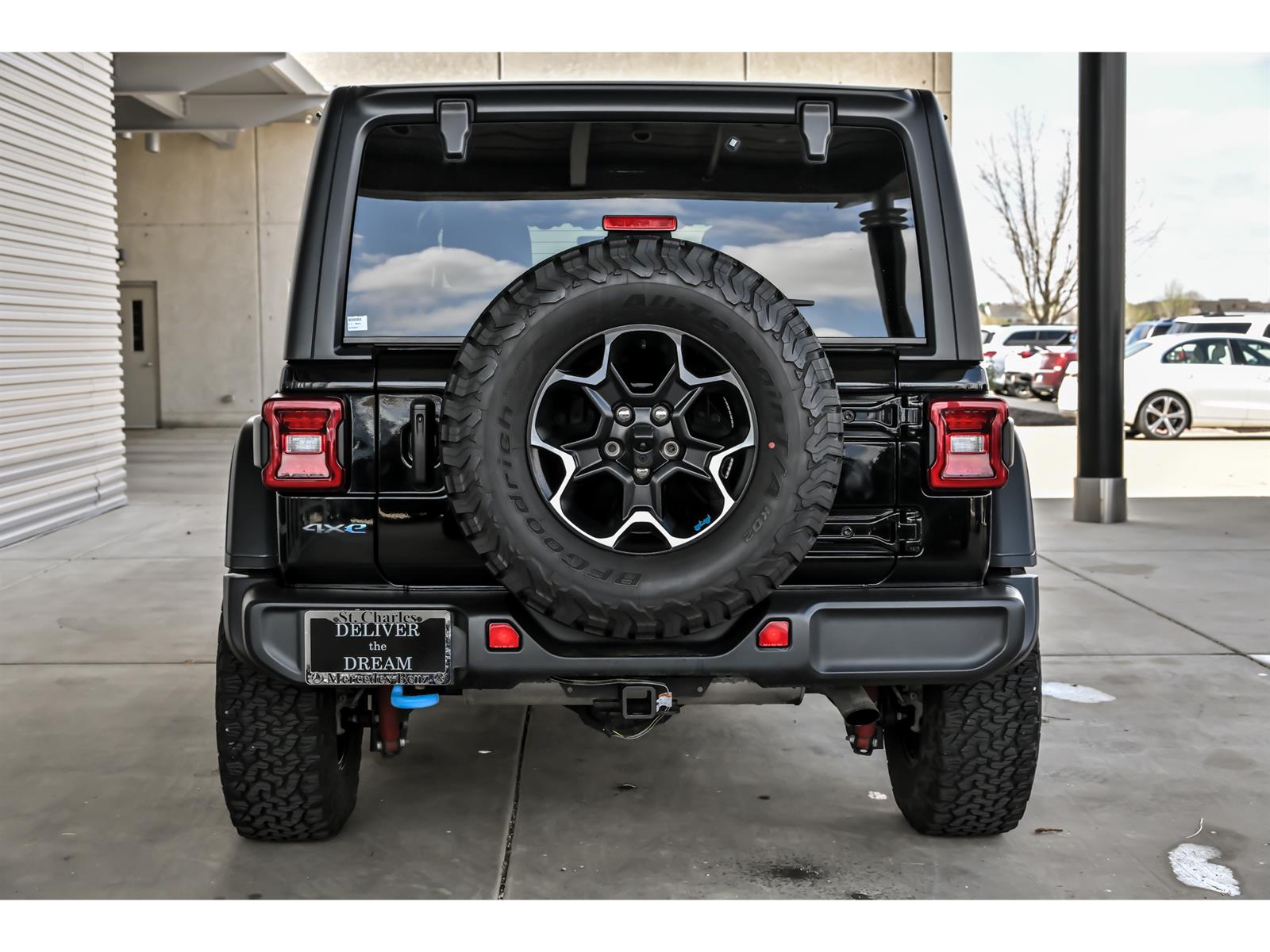View vehicle photo 7