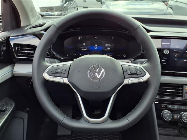 2024 Volkswagen Taos SE Black