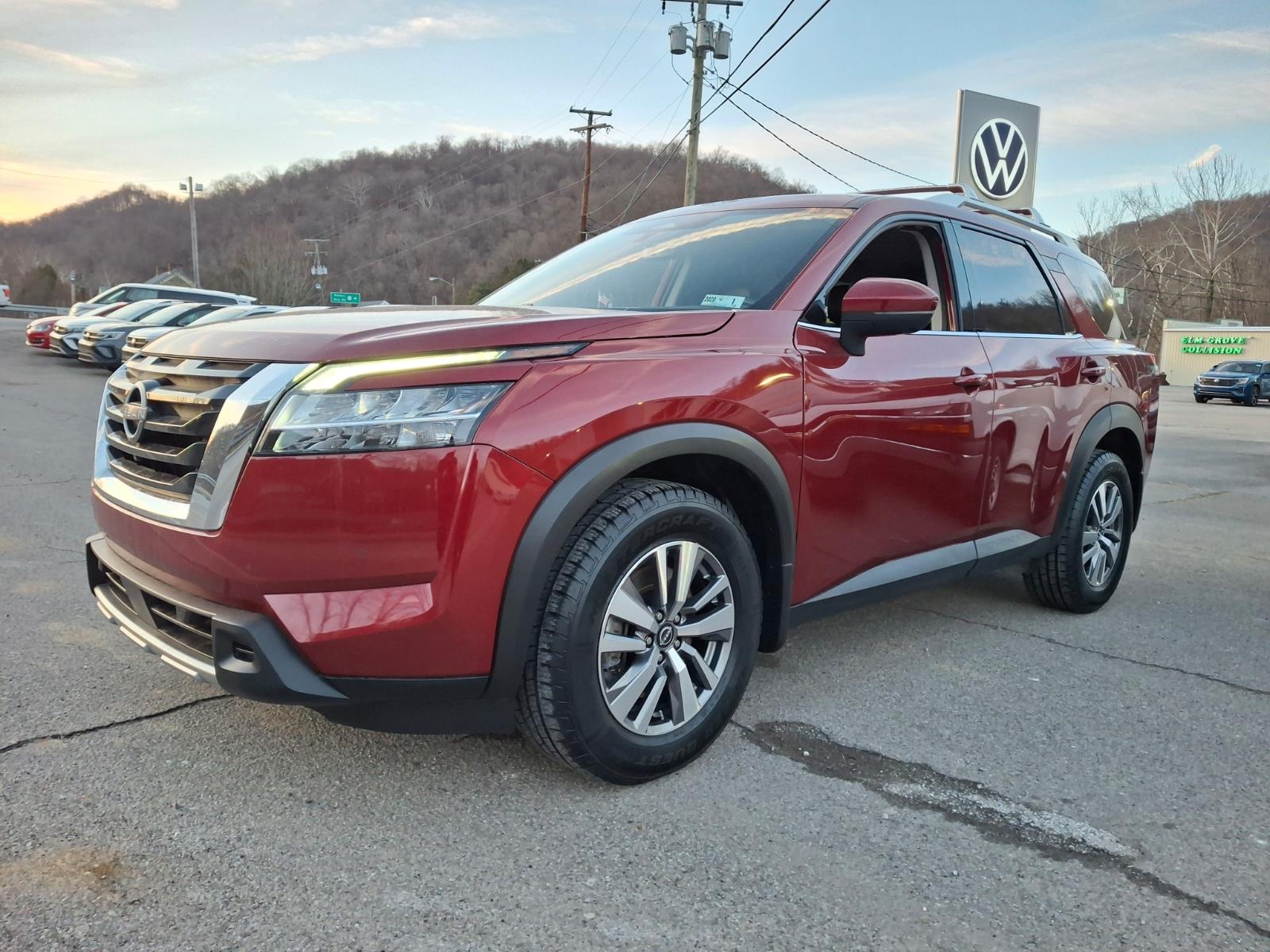 2023 Nissan Pathfinder SL 4WD