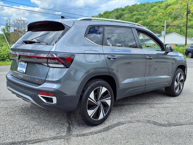 2025 Volkswagen Taos SE 4Motion