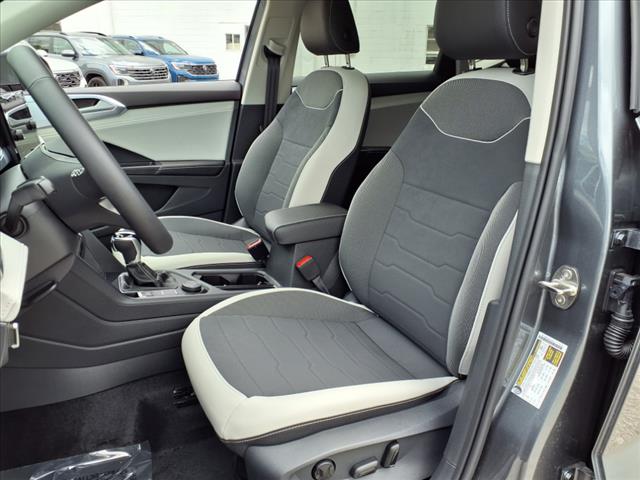 2025 Volkswagen Taos SE 4Motion