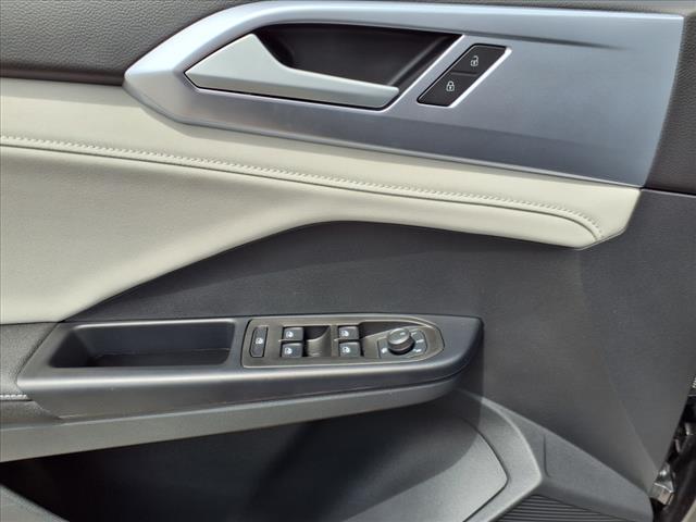 2025 Volkswagen Taos SE 4Motion