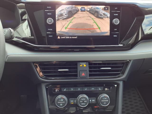 2024 Volkswagen Taos SE Black