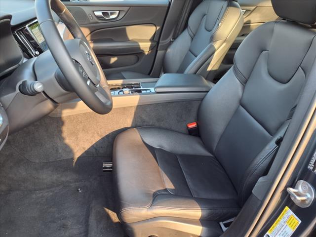 2024 Volvo S60 B5 Core Dark Theme