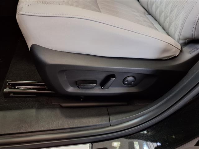2025 Mitsubishi Outlander SEL Platinum Edition