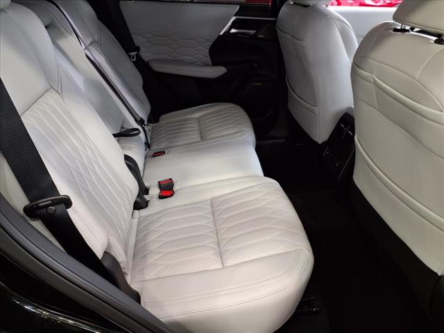 2025 Mitsubishi Outlander SEL Platinum Edition