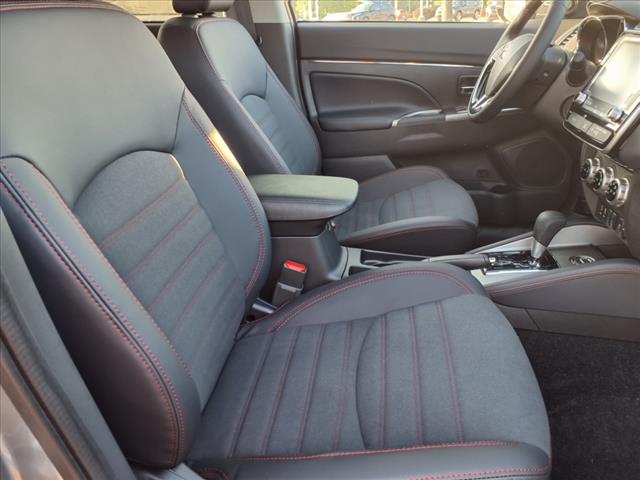 2025 Mitsubishi Outlander Sport SE