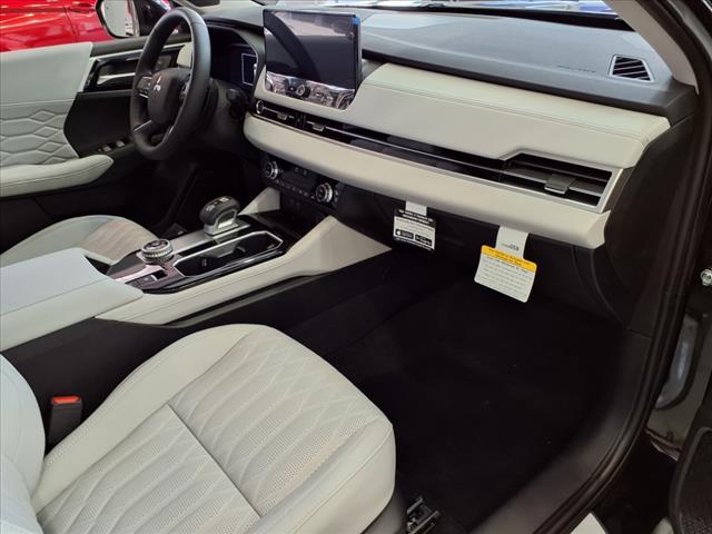 2025 Mitsubishi Outlander SEL Platinum Edition