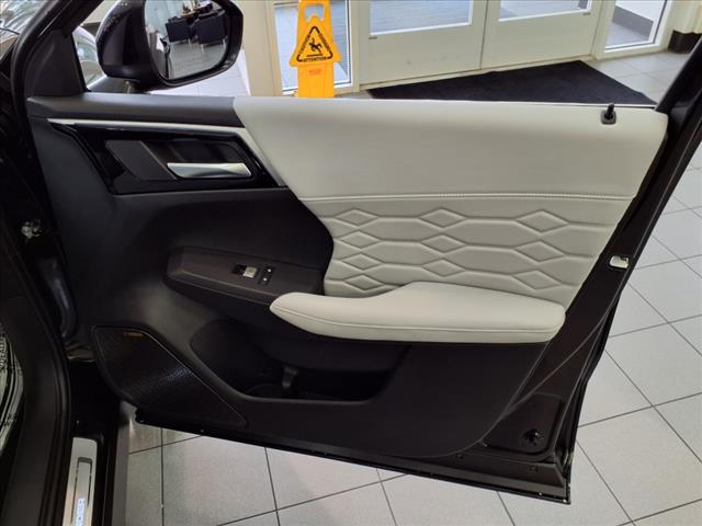2025 Mitsubishi Outlander SEL Platinum Edition