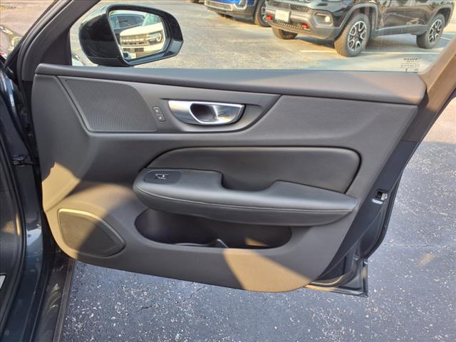 2024 Volvo S60 B5 Core Dark Theme