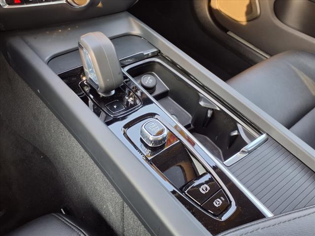 2024 Volvo S60 B5 Core Dark Theme