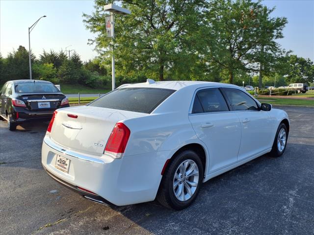 2022 Chrysler 300 Touring