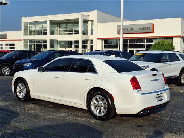 2022 Chrysler 300 Touring