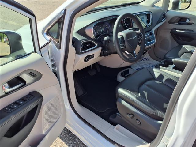 2023 Chrysler Pacifica Touring L - Photo 10