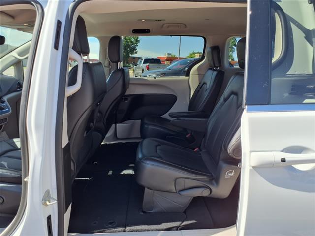 2023 Chrysler Pacifica Touring L - Photo 11