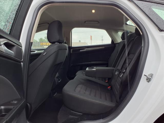 2020 Ford Fusion SE - Photo 11