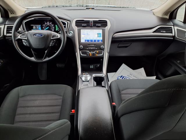 2020 Ford Fusion SE - Photo 12