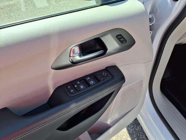 2023 Chrysler Pacifica Touring L - Photo 17