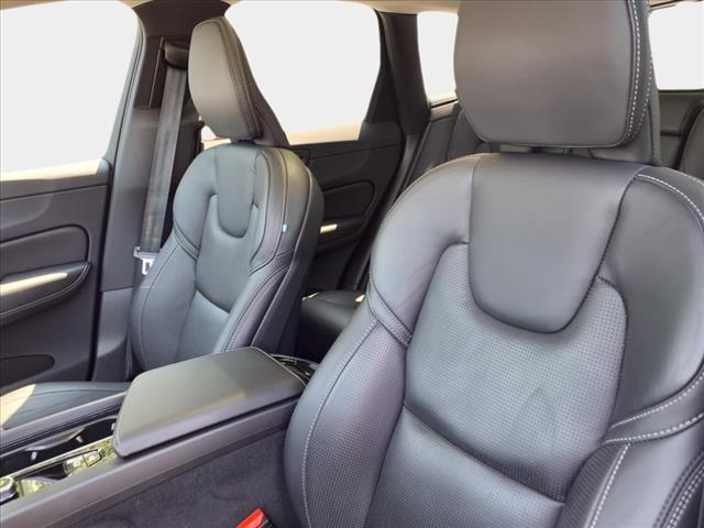 2022 Volvo XC60 B5 Inscription