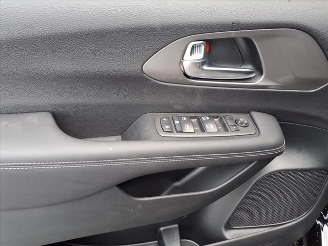 2025 Chrysler Voyager LX