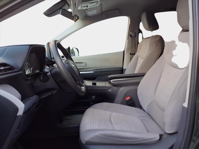 2022 Toyota Sienna LE 8 Passenger