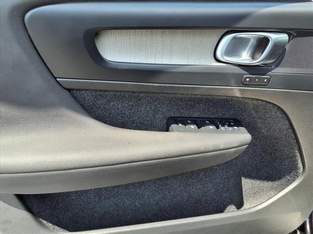 2023 Volvo XC40 B5 Plus Bright Theme