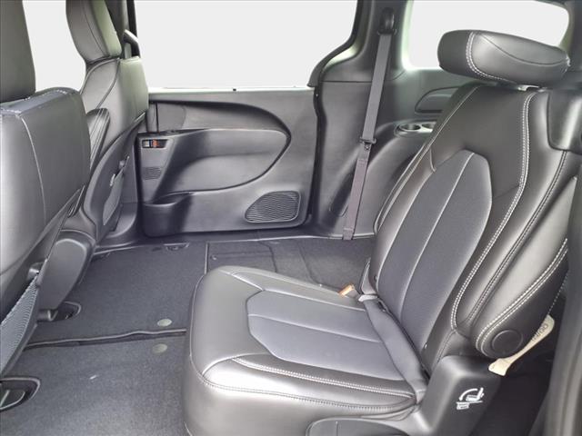 2025 Chrysler Voyager LX