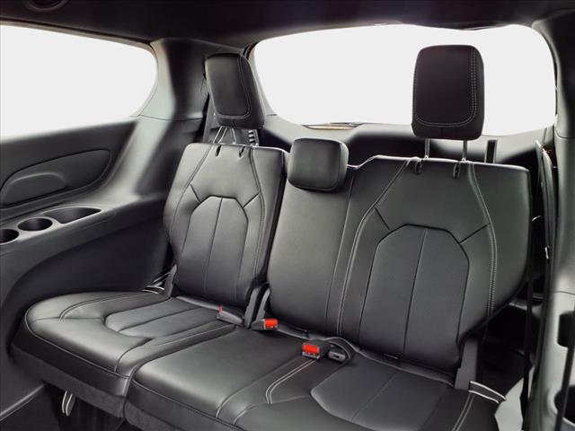 2025 Chrysler Voyager LX