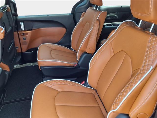 2025 Chrysler Pacifica Pinnacle