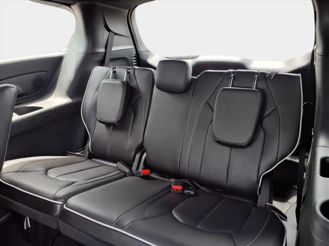 2025 Chrysler Pacifica Plug-In Hybrid Select