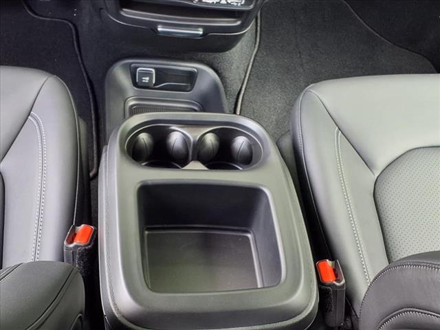 2025 Chrysler Voyager LX