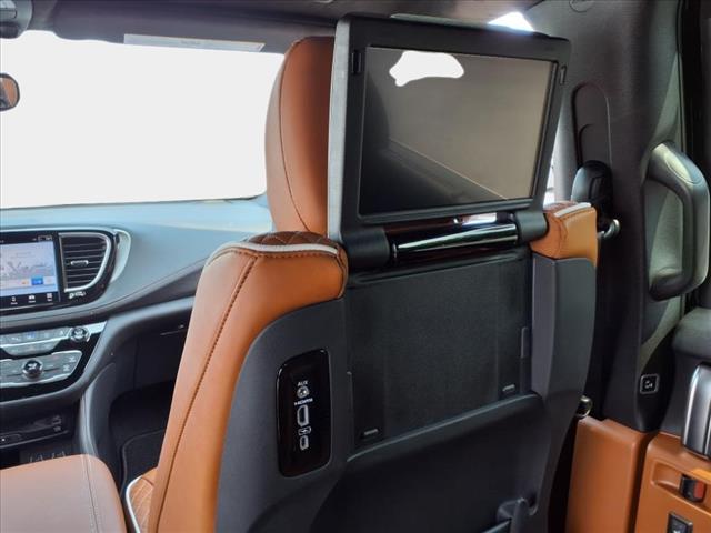 2025 Chrysler Pacifica Pinnacle