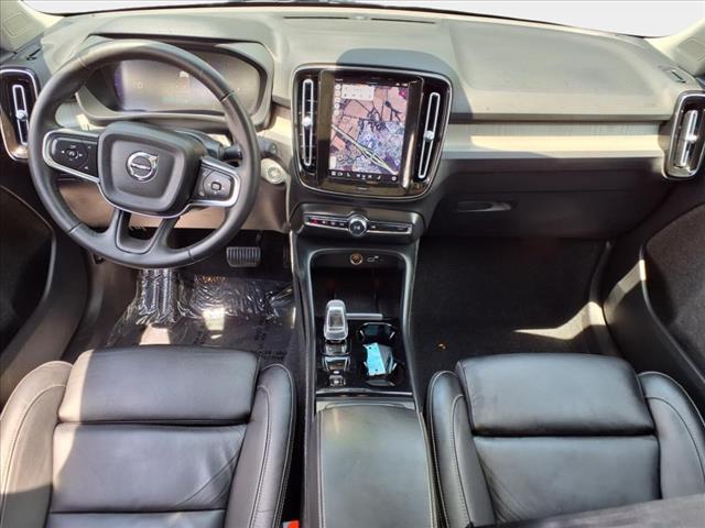2023 Volvo XC40 B5 Plus Bright Theme