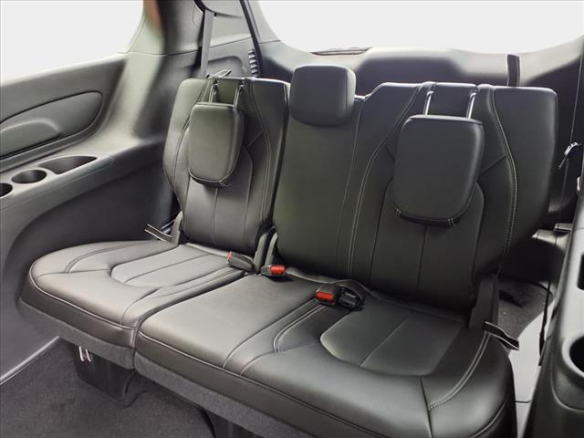 2025 Chrysler Voyager LX