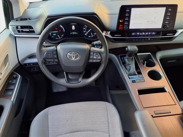 2022 Toyota Sienna LE 8 Passenger