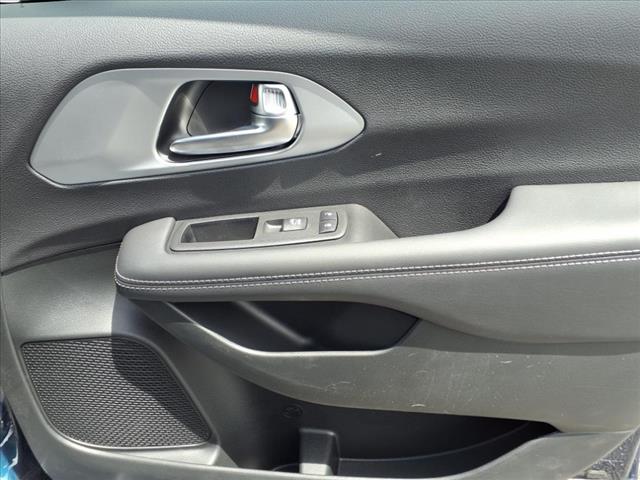 2025 Chrysler Pacifica Plug-In Hybrid Select