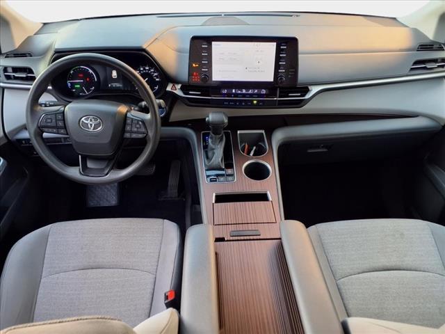 2022 Toyota Sienna LE 8 Passenger