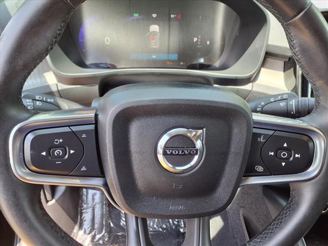 2023 Volvo XC40 B5 Plus Bright Theme