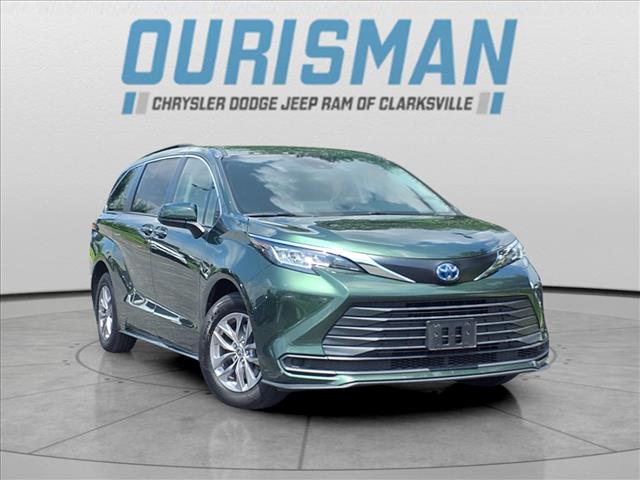 2022 Toyota Sienna LE 8 Passenger