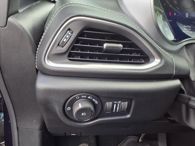 2025 Chrysler Pacifica Plug-In Hybrid Select