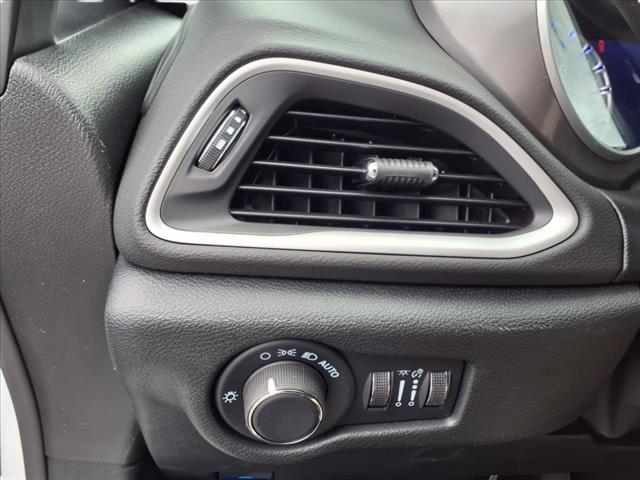2025 Chrysler Voyager LX