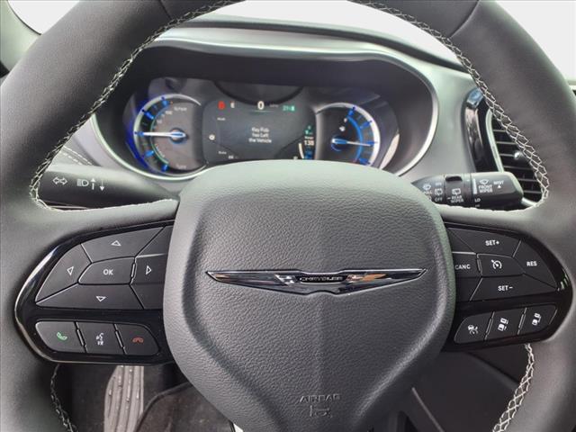 2025 Chrysler Pacifica Plug-In Hybrid Select