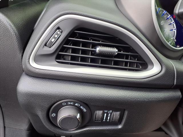 2025 Chrysler Voyager LX