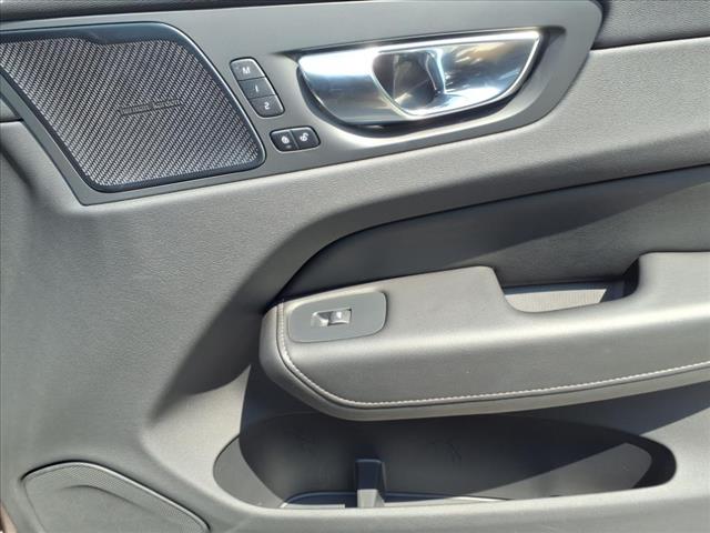 2022 Volvo XC60 B5 Inscription