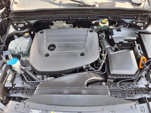 2023 Volvo XC40 B5 Plus Bright Theme