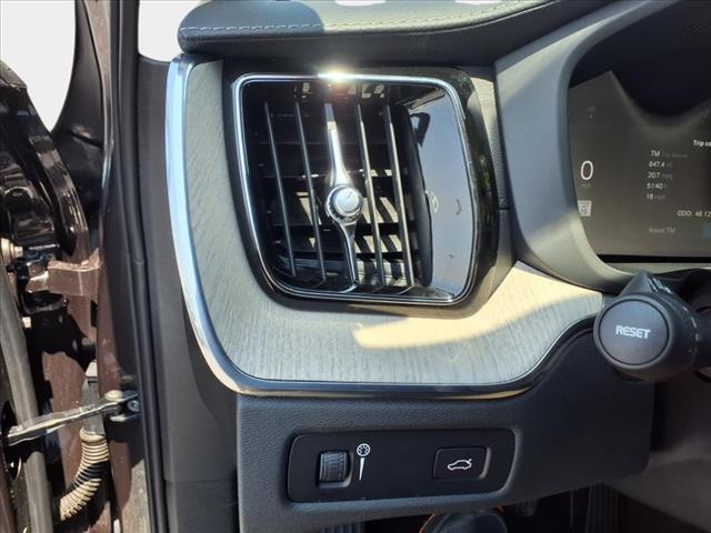 2022 Volvo XC60 B5 Inscription