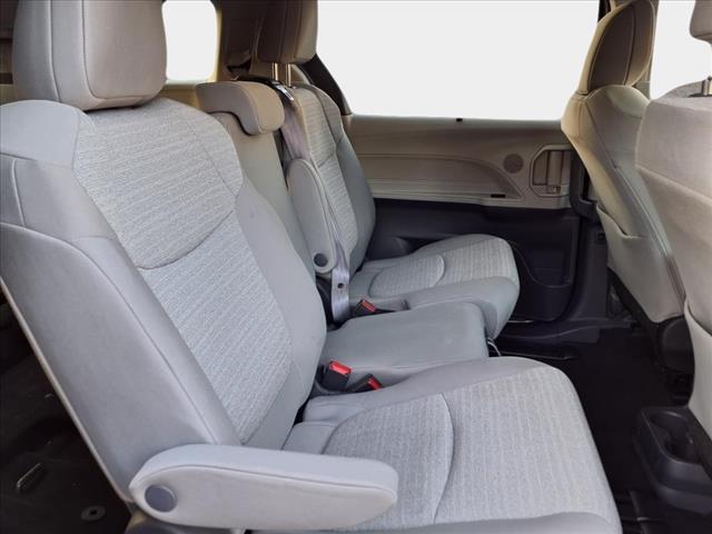 2022 Toyota Sienna LE 8 Passenger