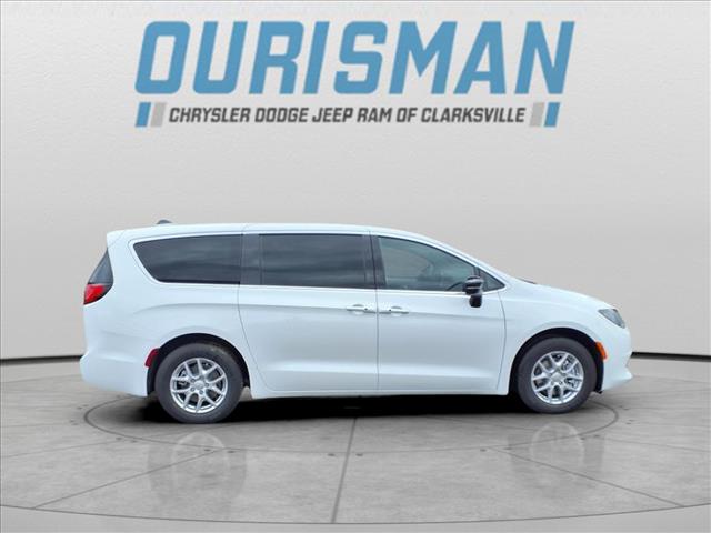 2025 Chrysler Voyager LX